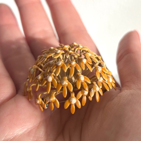 Vintage 60s/70s Yellow Enamel Flower Power Brooch - Picture 4 of 5